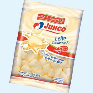 Bala de coco com leite condensado Junco 700g.